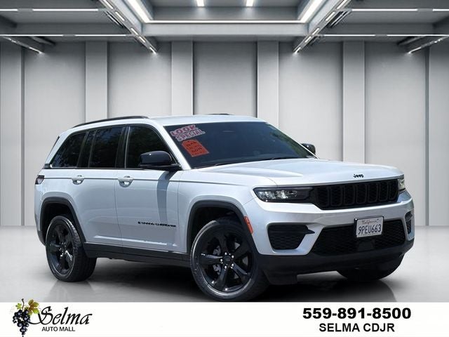 2024 Jeep Grand Cherokee Altitude in Silver — front three-quarter view